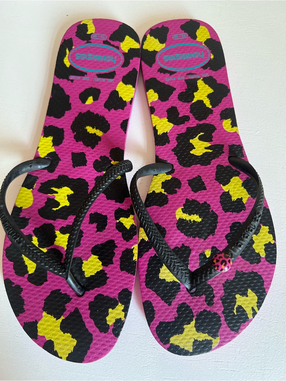 Havaianas Slim Animal Leopard Print pink and neon yellow Flip-Flop. Size 9/10.